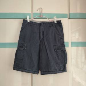 Dark Blue Shorts · 深藍色短褲