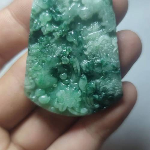 天然翡翠 陽綠飄花山水牌吊墜