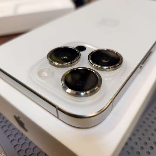 iPhone 15 Promax 256gb 行機 白色 非常新淨 冇花冇崩 近完美 電池健康度96% 保養...