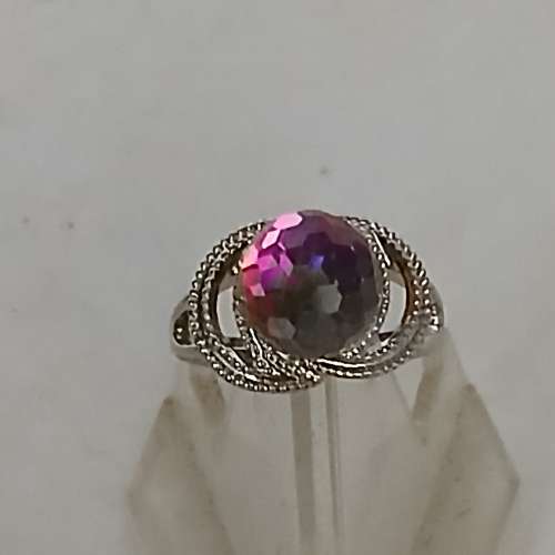 I清理多年前舊存貨，奧國10mm 切割石戒指，不同角度顯現不同顏色，開口適合不同手型...