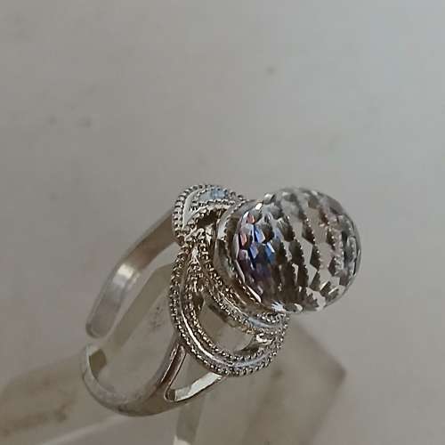 I清理多年前舊存貨，奧國10mm 切割石戒指，不同角度顯現不同顏色，開口適合不同手型...