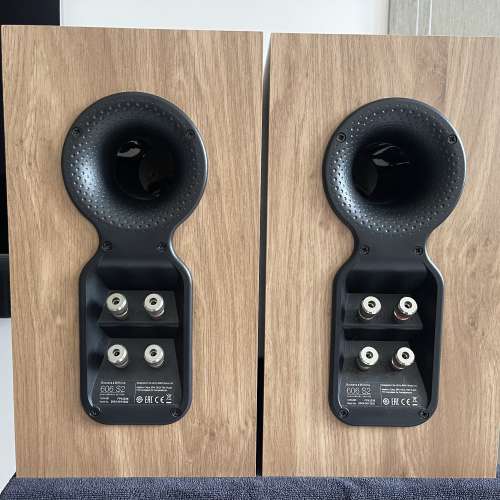 B&W 606S2 周年紀念書架喇叭