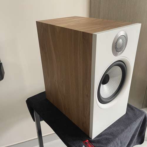 B&W 606S2 周年紀念書架喇叭