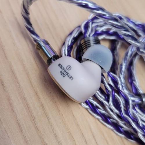 D24耳機，連埋線