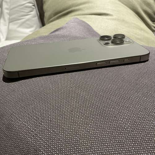 iPhone 15 Pro Max 256gb 鈦金屬 無損 有盒 有保養至28/10/2024