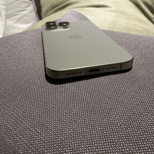 iPhone 15 Pro Max 256gb 鈦金屬 無損 有盒 有保養至28/10/2024