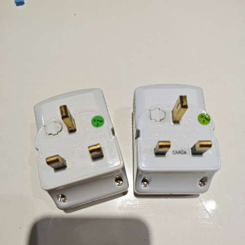 新淨全正常 萬能插頭 一開三 插蘇 有開關制 adapter power socket with toggle on/...