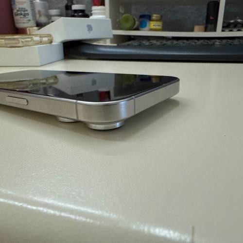 iphone 15pro (白色肽金屬）