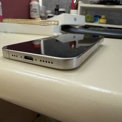 iphone 15pro (白色肽金屬）