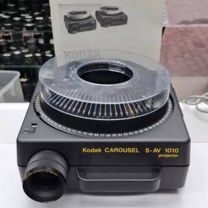 KODAK CAROUSEL S-AV 1010 POJECTOR 95% NEW