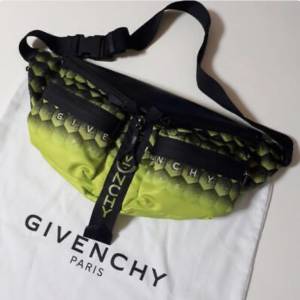 全新Givenchy Spectre belt bag