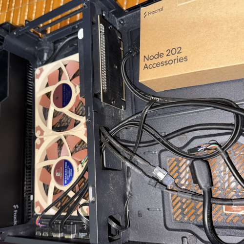 Fractal Design Node 202 Mini ITX Case + 全新Noctua NF-A12x15 PWM 2個