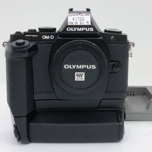 99% New Olympus	E-M5 連直倒手柄, 深水埗門市可購買