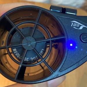 隨身風扇，附送充電器和三粒電池