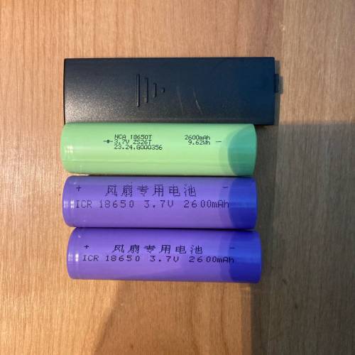 隨身風扇，附送充電器和三粒電池