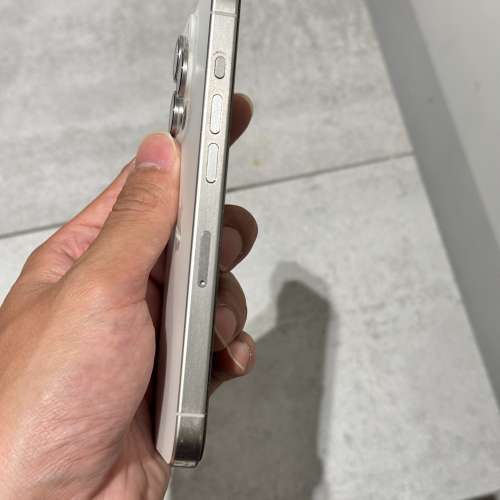 Sell iPhone 15pro 256gb 白色鈦金