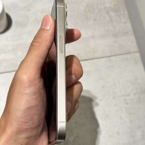 Sell iPhone 15pro 256gb 白色鈦金