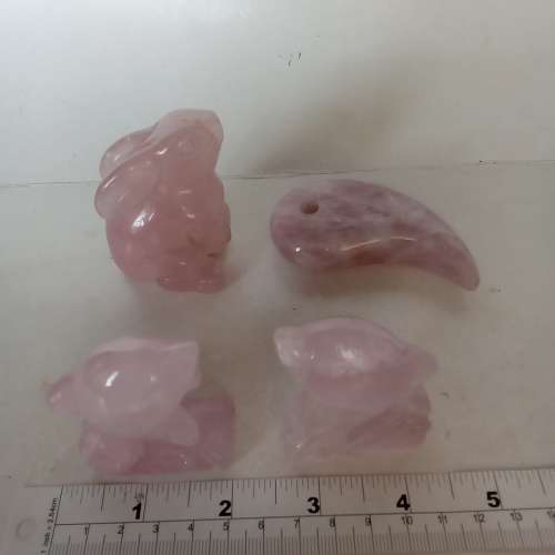 一手四件粉晶擺件，海豚/兔/蝌蚪，共售380元。單一件150元，清理存貨歡迎出價。no....