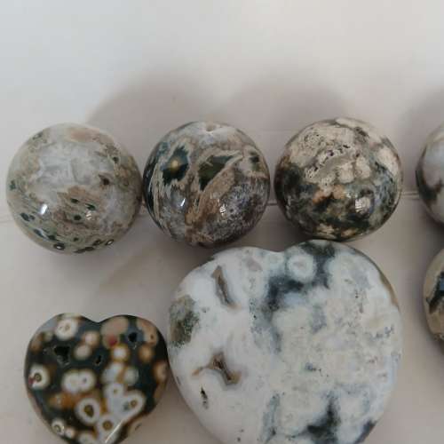 15件海洋石小擺件，包括四個30mm圓球,9個 大約30mm心形及2個50mm心形，清貨價一手15...