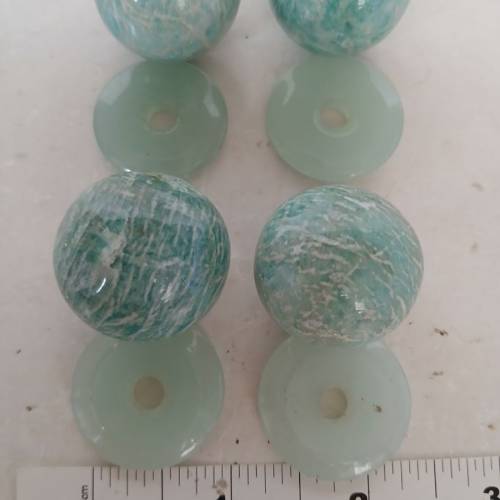 一手4個天河石圓球大約28 mm ，配上玉 平安扣作底座，清貨價一手四套共售200元，歡...