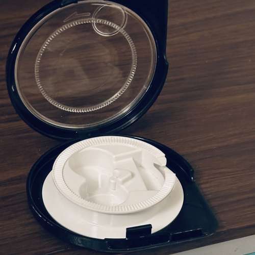 出售sony 經典旋𨍭headphone 耳筒收納盒，新淨靚仔，罕有，有意請pm我，謝謝