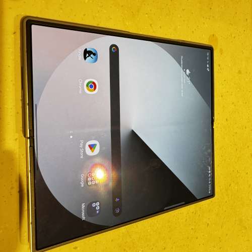 Samsung galaxy z fold 6, 256gb, 奶白色， 連兩年Samsung care+