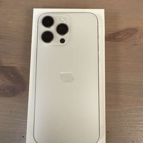 香港行貨 iPhone 15 Pro Max 1T titanium 保養期到10月2號 battery health 92%
