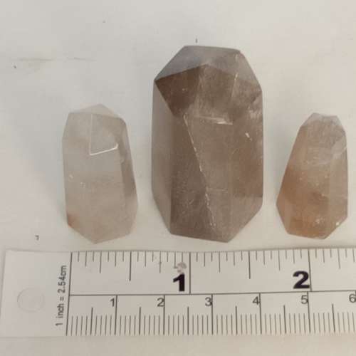 一手三條招財金髮晶柱，高一點五到兩吋，原價800元現清貨售380元，歡迎出價。no.B2...