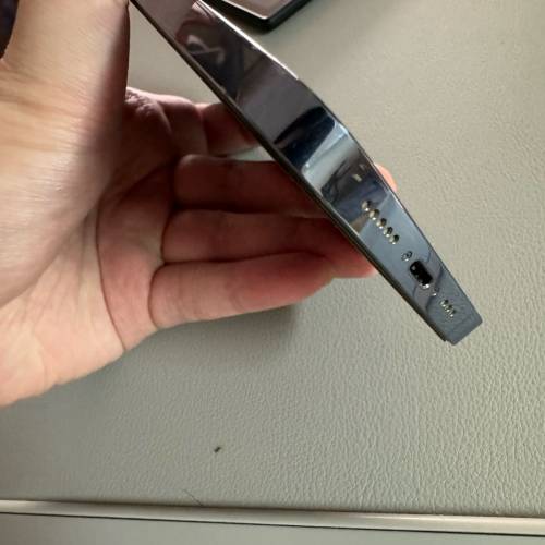 iPhone 13 pro（藍） ，256GB ，充電口壞，4邊有少量花痕，mon冇花有貼，81%電健康