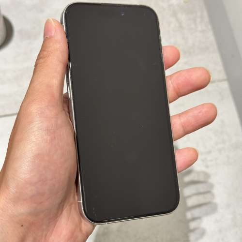 Sell iPhone 15 pro 256 白色鈦金 94電