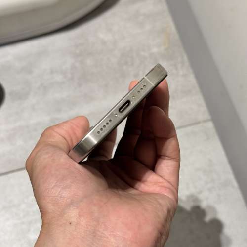 Sell iPhone 15 pro 256 白色鈦金 94電