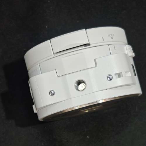 Sony QX10 1820 萬像感光元件、10 倍光學變焦鏡頭、以手機遙控操作 25 mm 至 250 mm