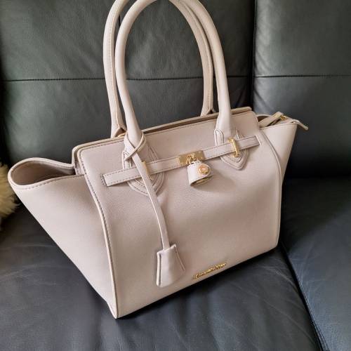 日本 Samantha Thavasa Handbag