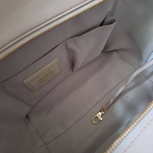 日本 Samantha Thavasa Handbag