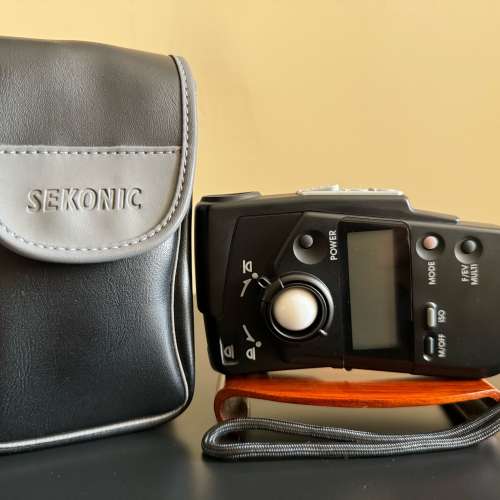 Nikon NC Auto 28mm F2 / Sekonic L-408 / Vallerret Ipsoot photography glove (New)