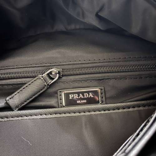 黑色降落傘防水電腦背囊