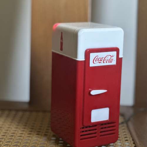 出售Coca Cola usb雪櫃仔一個，可雪一罐汽水，100%正常，外觀90%新，有意請pm我，謝謝