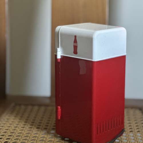 出售Coca Cola usb雪櫃仔一個，可雪一罐汽水，100%正常，外觀90%新，有意請pm我，謝謝