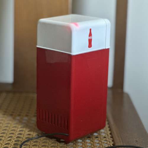 出售Coca Cola usb雪櫃仔一個，可雪一罐汽水，100%正常，外觀90%新，有意請pm我，謝謝