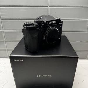 全新 Fujifilm X-T5 40.2 MP 無反光鏡相機黑色