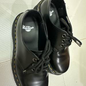 Dr. Martens 1416 Quad 光面厚底鞋
