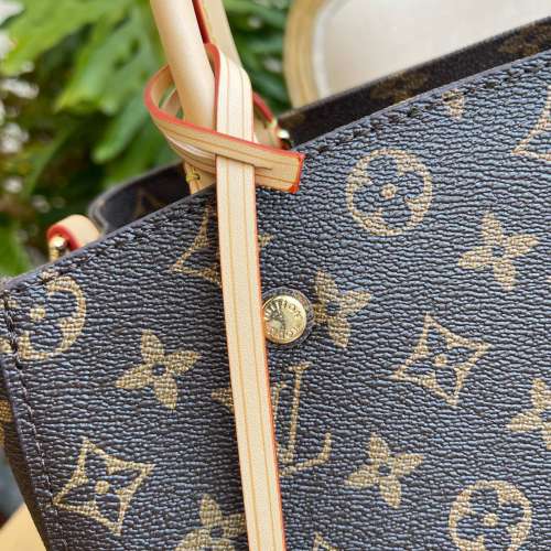 Louis Vuitton classic Montaigne bag