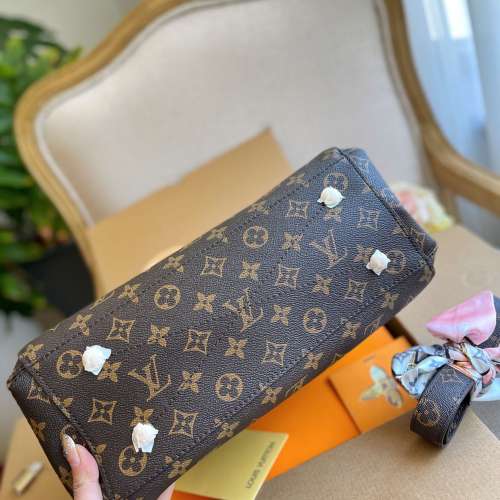 Louis Vuitton classic Montaigne bag