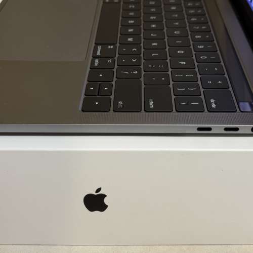 Apple MacBook Pro 2017 13.3" A1706 / Touch Bar / 3.1GHz i5 / 256GB / Space Grey