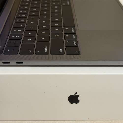 Apple MacBook Pro 2017 13.3" A1706 / Touch Bar / 3.1GHz i5 / 256GB / Space Grey