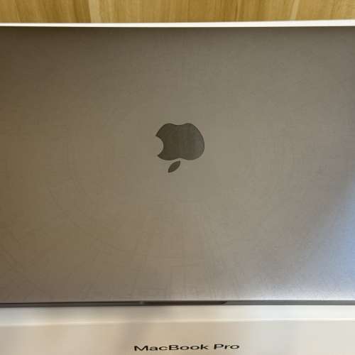 Apple MacBook Pro 2017 13.3" A1706 / Touch Bar / 3.1GHz i5 / 256GB / Space Grey