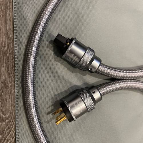 KL音響電源線1米長 電鍍金屬外殼，美標(US)插頭 可大大減低杆擾