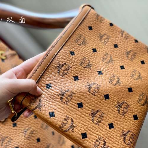 34*30cm really feel good!! Simple mcm shopping bag