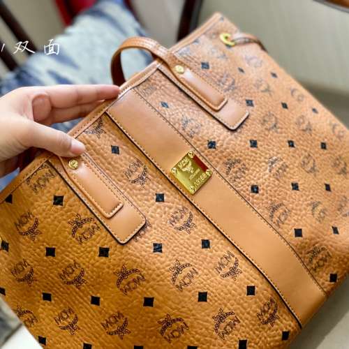 34*30cm really feel good!! Simple mcm shopping bag