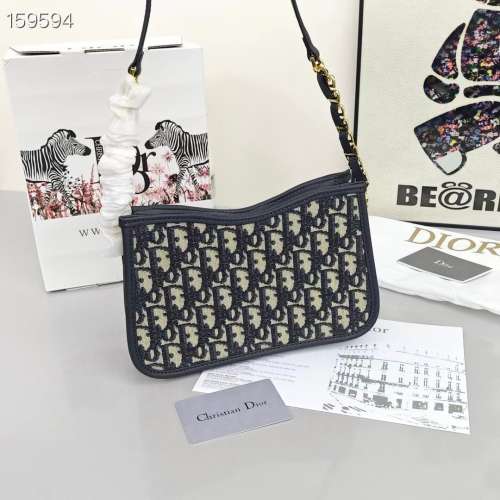 Hobo underarm bag size: 23.5*15*6cm